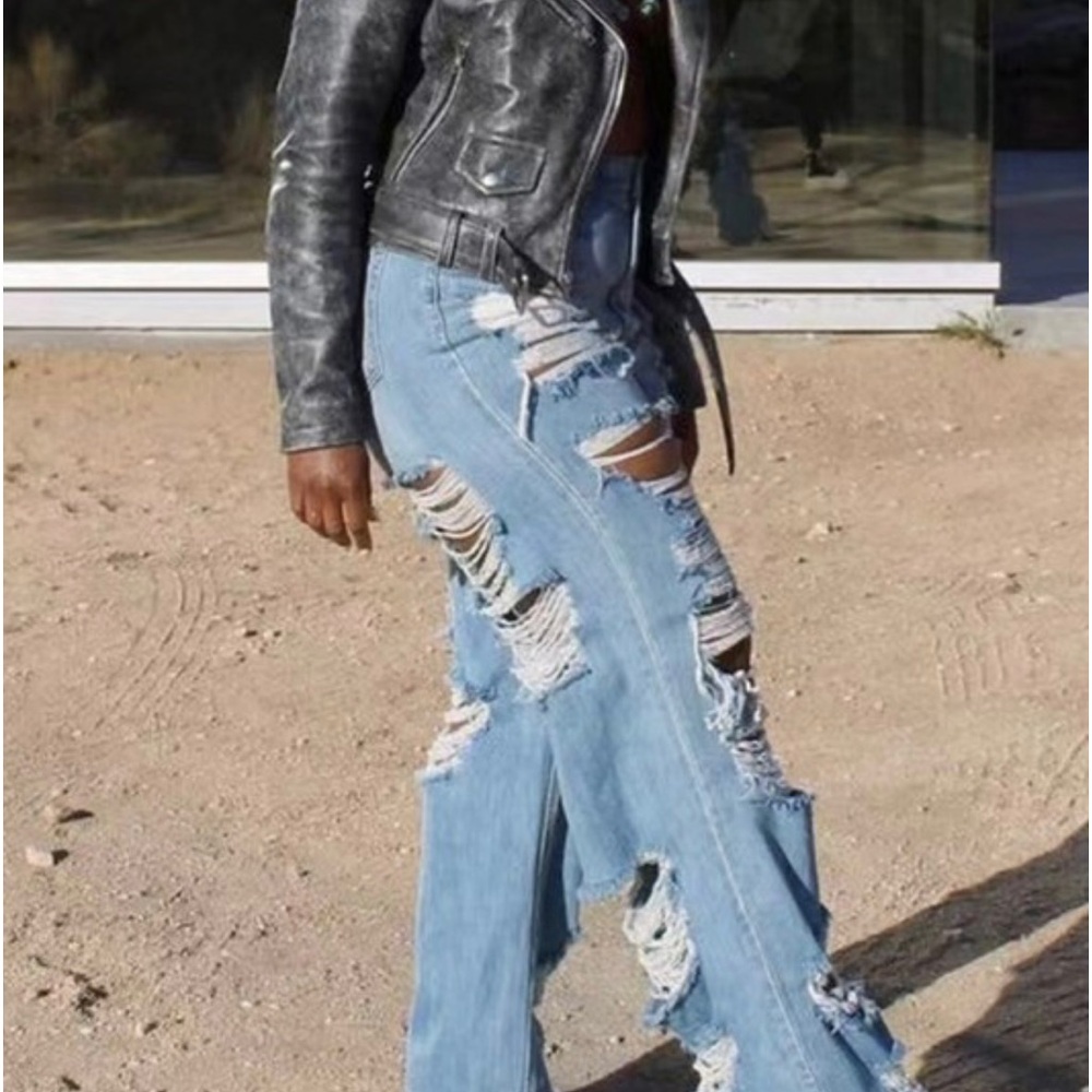 Distressed Lizzy Jeans